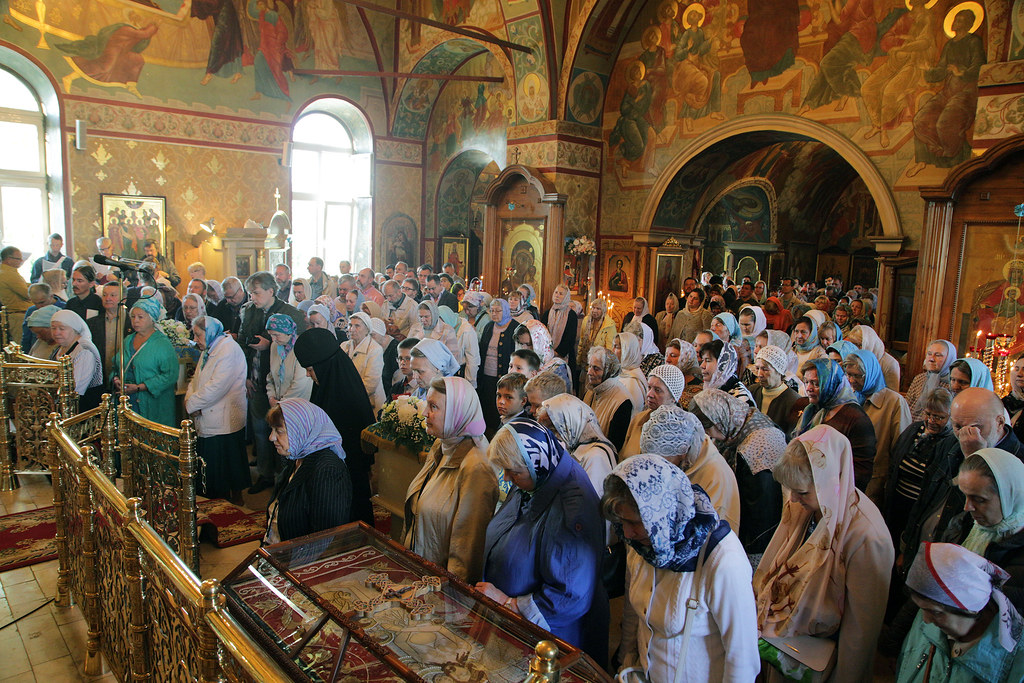 Богослужение на крылатских холмах. Храм Рождества Богородицы в Крылатском. Храм Рождества Пресвятой Богородицы в Крылатском богослужение. Церковь Рождества Пресвятой Богородицы Крылатское. Храм в Крылатском Пресвятой Богородицы богослужений.