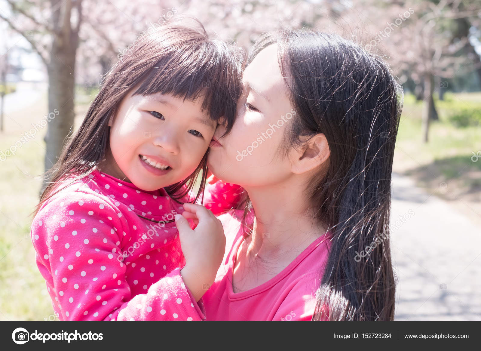 Японская мать и дочка. Мама и дочь Япония. Мама и ребенок Япония. Воспитание японцев. День матери в Японии.